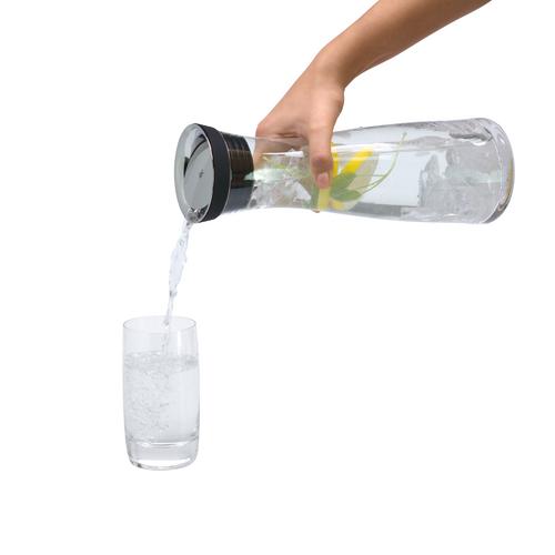 Ingegnoso tappo con chiusura automatica